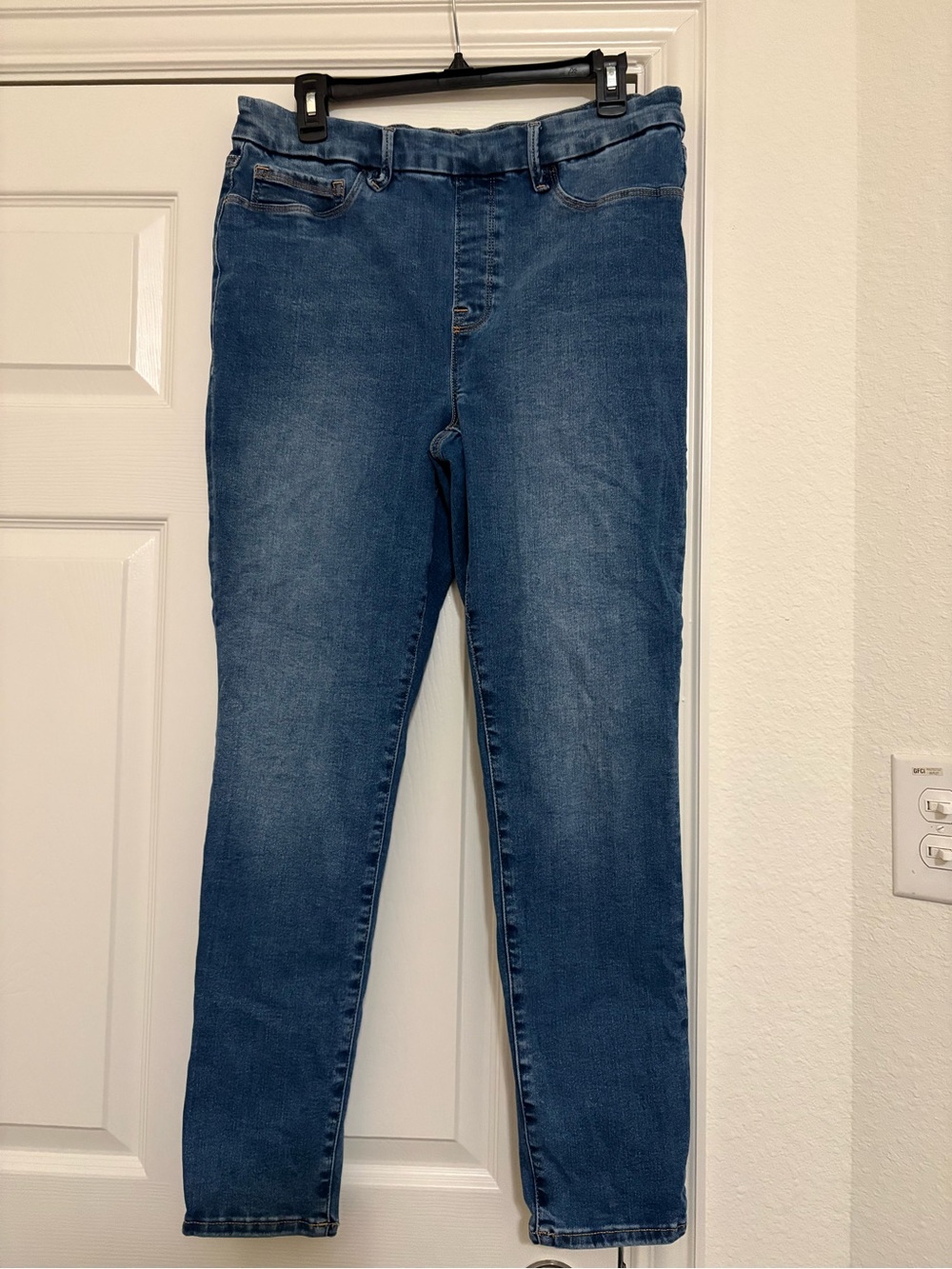 Good American Pull On Skinny Jeans
